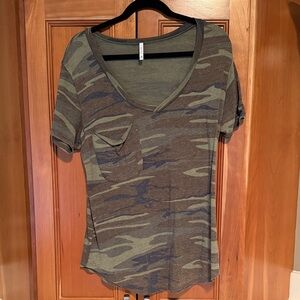 Women’s Relaxed Lounge Camo Tee Size M